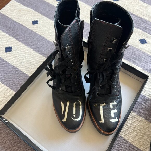 Limited Edition Naturalizer Callie VOTE Boots - Size 6.5 - Picture 3 of 9